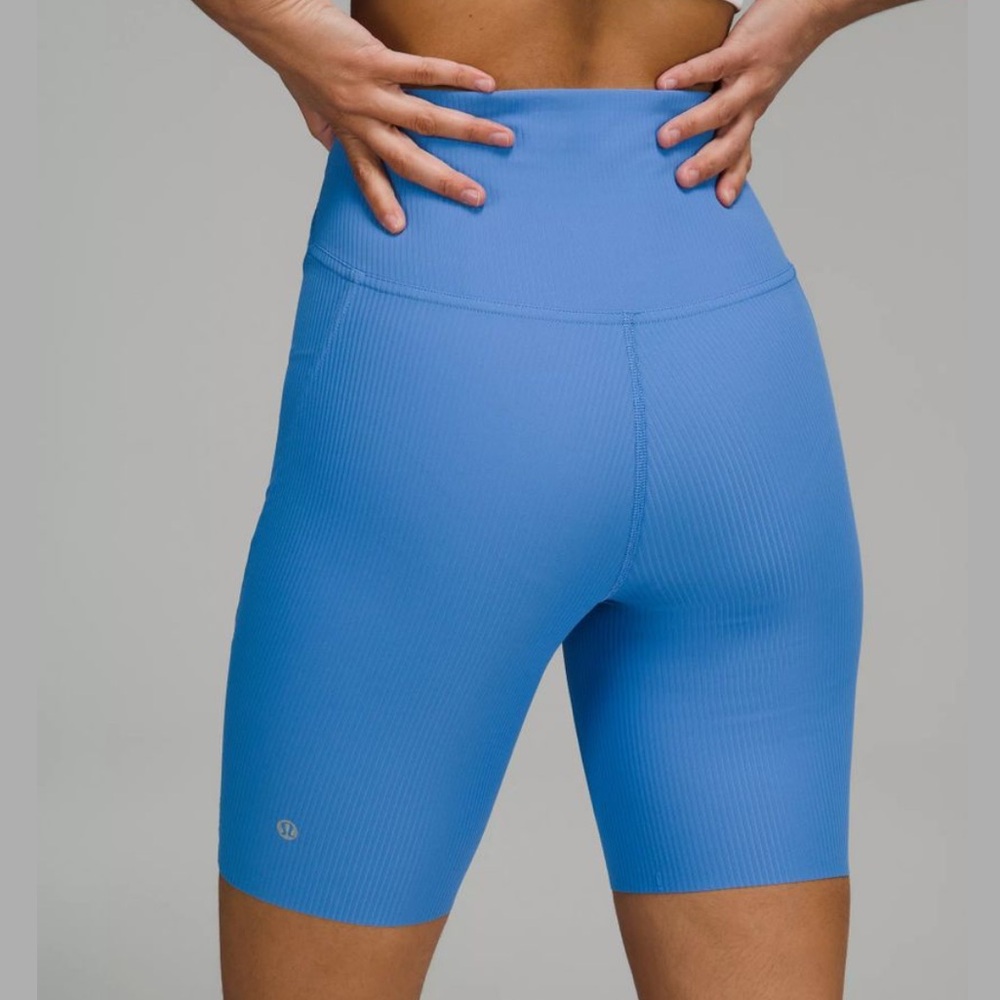 LULULEMON • HIGH RISE RUNNING SHORTS - Picture 4 of 5
